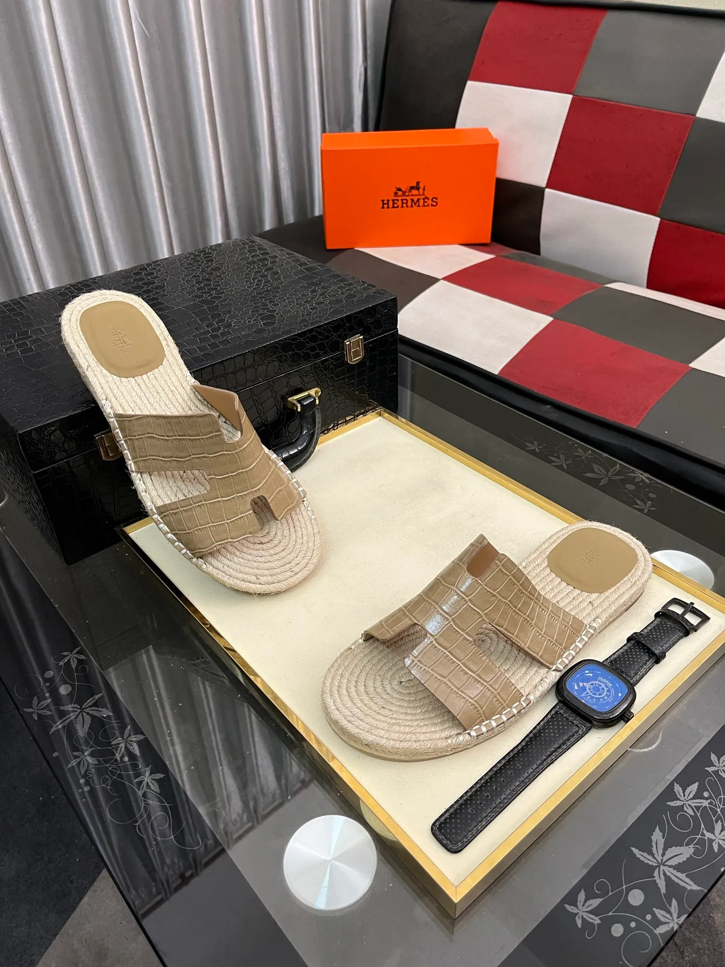 Men's shoes 💰340⌚️⌚️《HERMES》Hermes 💁♂️Men's casual slippers, compare the quality at the counter🧚🏿♂️ The upper layer has a stone pattern with clear texture, showing high-end, high-end, comfortable to wear and versatile. Purely hand-pulled, raw rubber breathable outsole, breathable and comfortable lambskin lining, 100% comfortable density, original rubber outsole wear-resistant code number 38-44. Can be customized 45-46-47